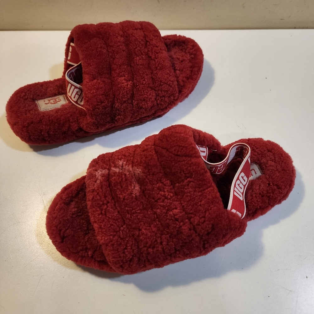 UGG Fluff Yeah Slide slippers in the "Ribbon Red" color Size 6